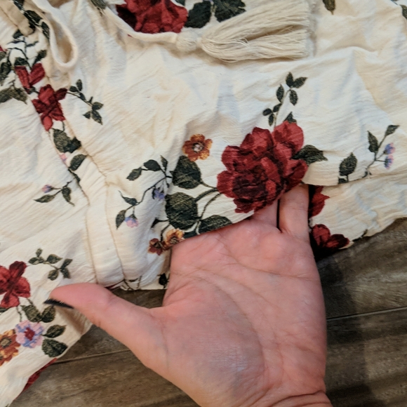 AMERICAN EAGLE Roses Floral Romper - Picture 5 of 6